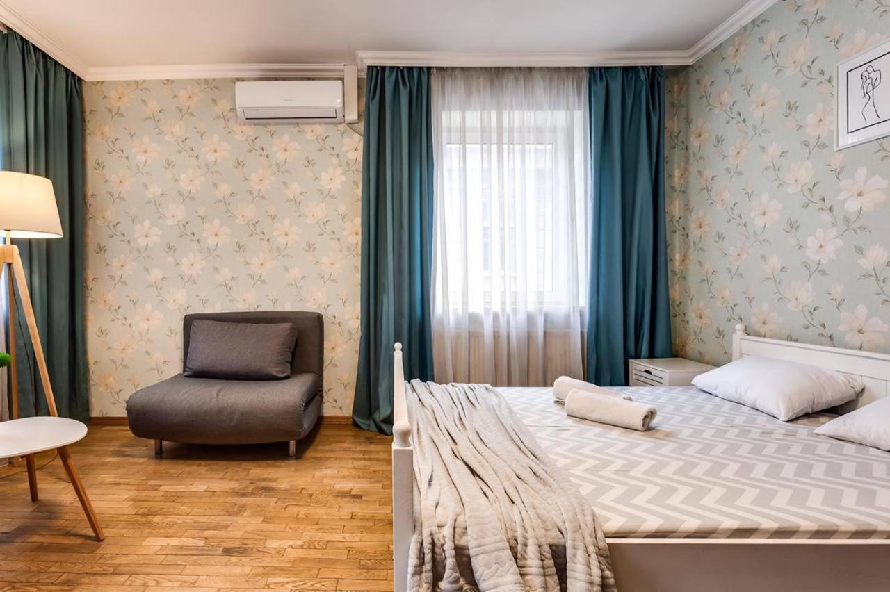 Apartamenty On Knyazya Romana إلفيف المظهر الخارجي الصورة